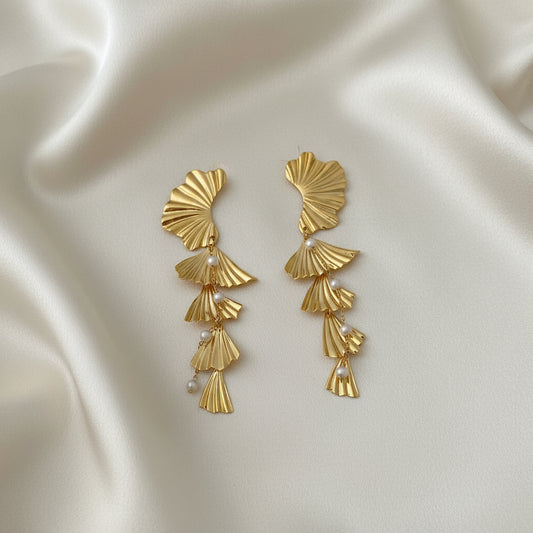 Pearl Fanfall Danglers