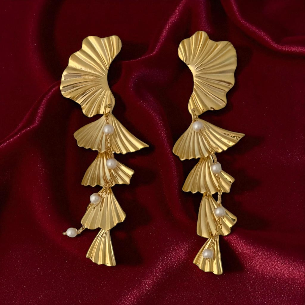 Pearl Fanfall Danglers